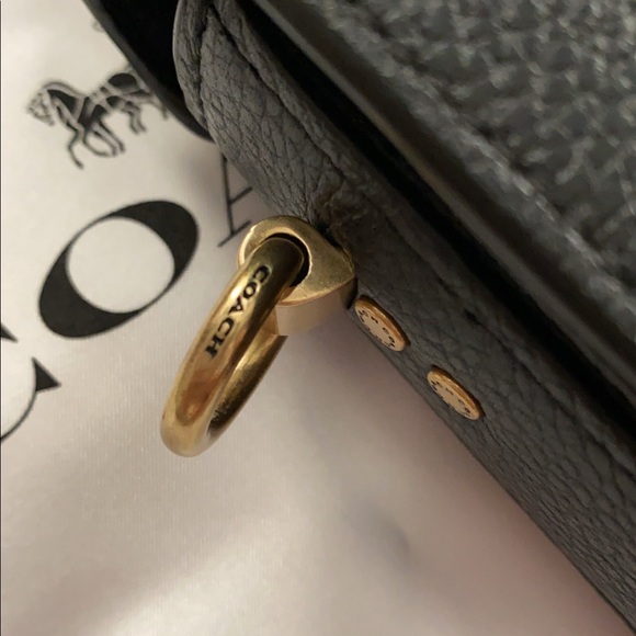 Coach Cassie - Picture 4 of 12